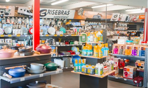Magasin : vente ustensiles camping-car et décorations